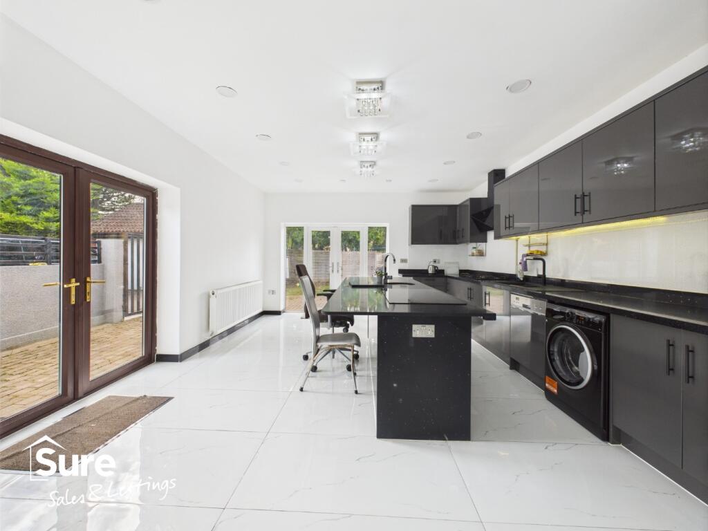 Main image of property: Marsom Grove, Luton, Bedfordshire, LU3 4BH