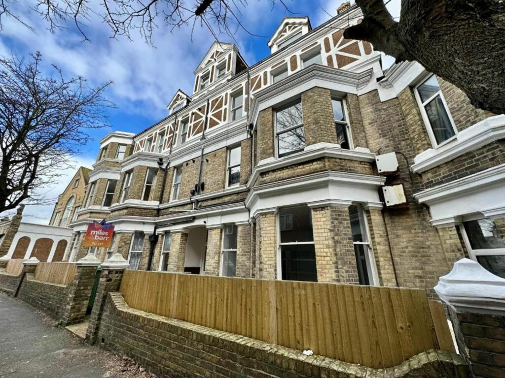 1 bedroom flat for sale in The Parade, Folkestone, CT20