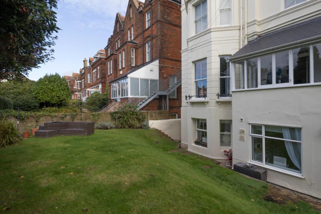 2 bedroom flat for sale in Trinity Gardens, Folkestone, CT20