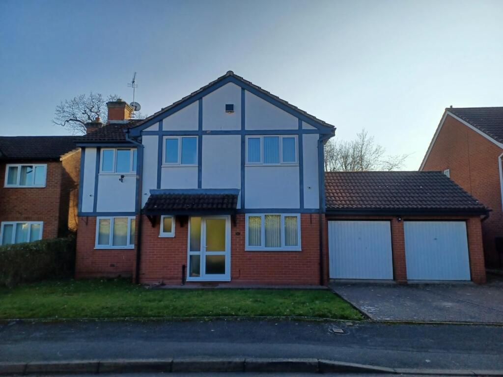 Main image of property: Harvington Drive, Monkspath, B90 4YN
