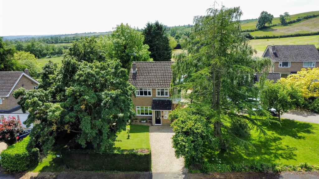 3 bedroom detached house for sale in Colley Rise, Lyddington, Oakham, LE15