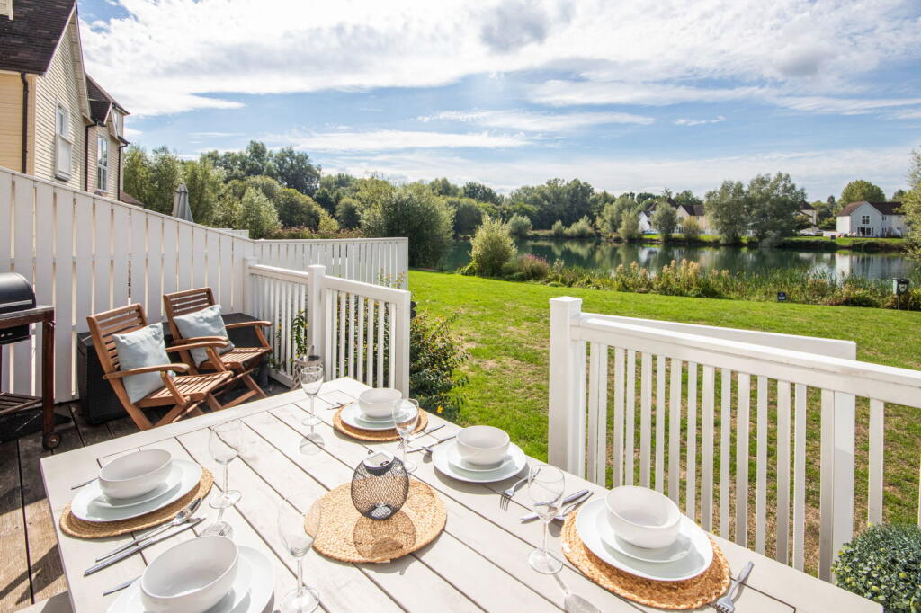 Main image of property: 87 Windrush Lake, Isis & Windrush Lakes