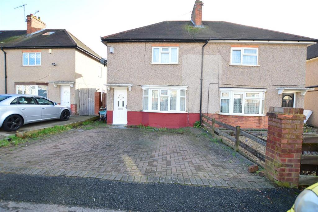 3 bedroom semidetached house for sale in Faraday Road, Slough, Slough, SL2