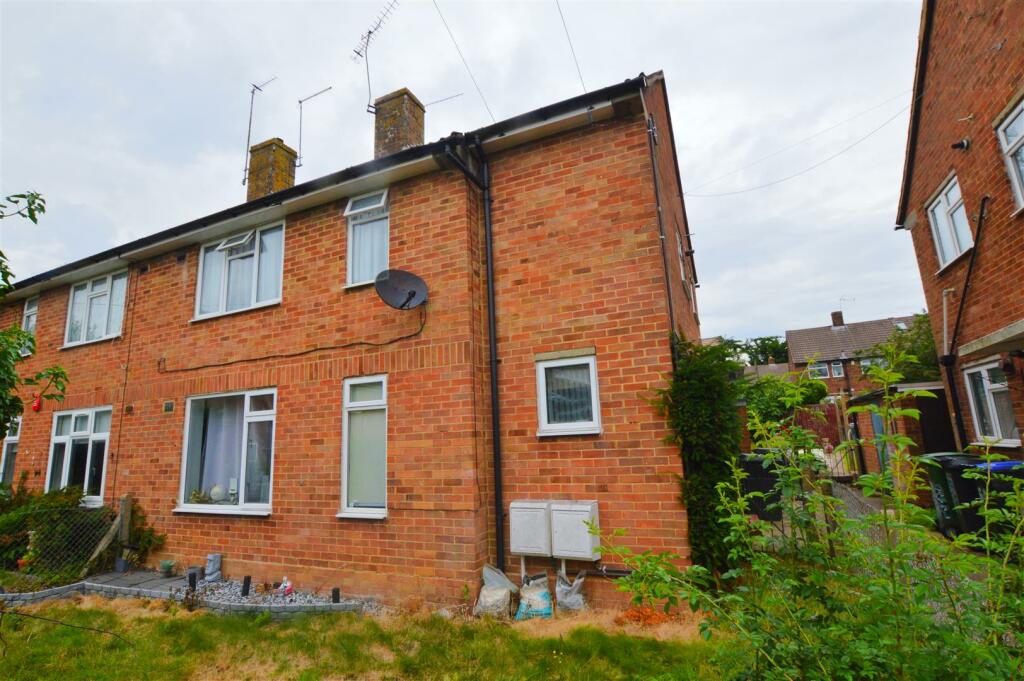 1 bedroom for sale in Deans Close, Stoke Poges, SL2