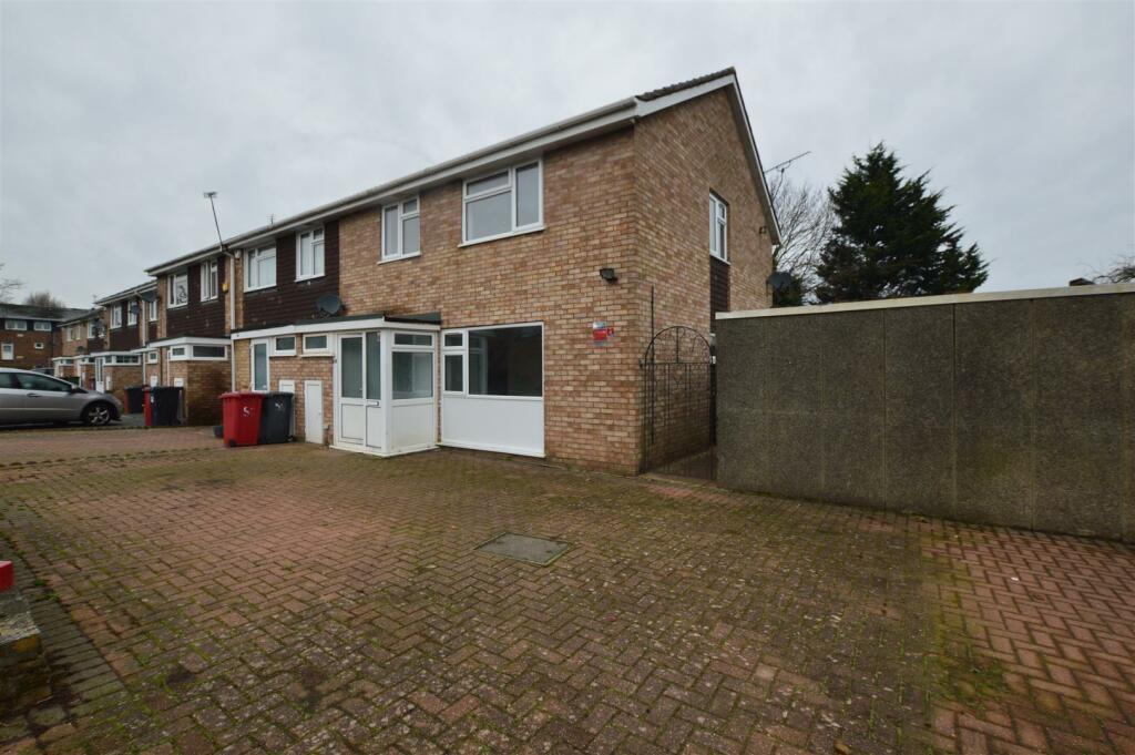 Main image of property: Birch Grove, Slough