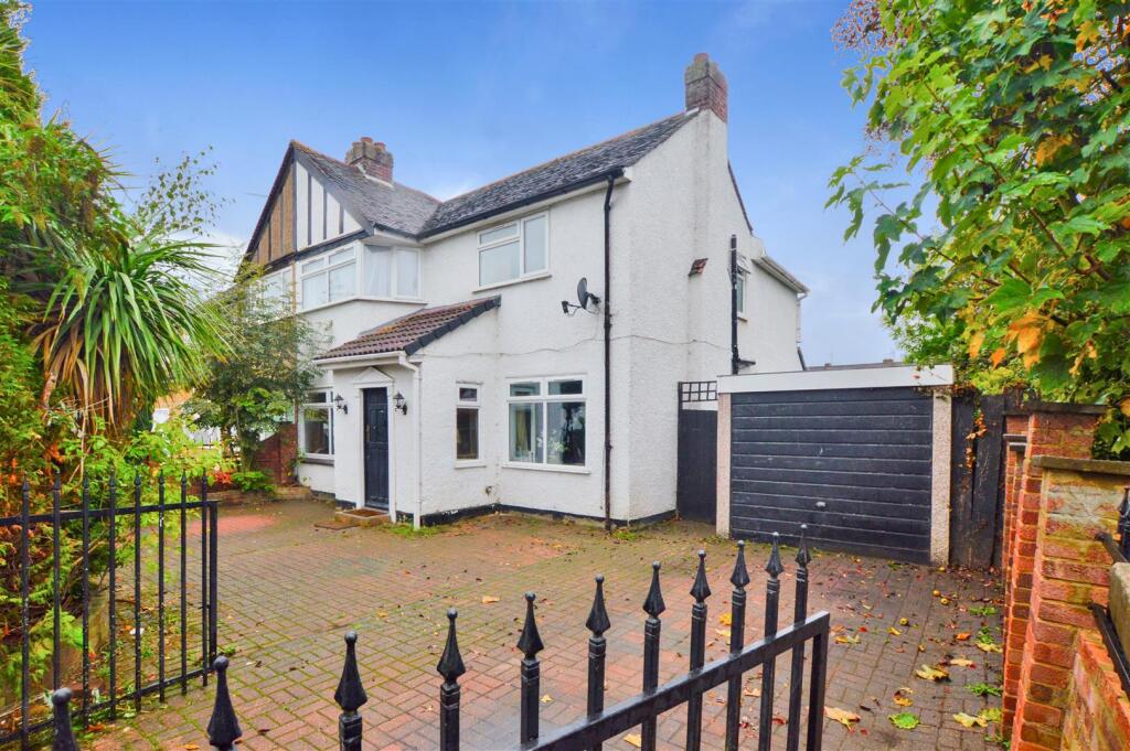 Main image of property: Aldborough Spur, Slough
