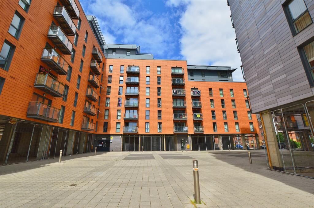 1 bedroom flat for sale in Railway Terrace, Slough, SL2