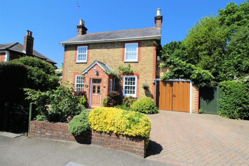 Main image of property: Chobham Road, Knaphill, Woking, Surrey, GU21