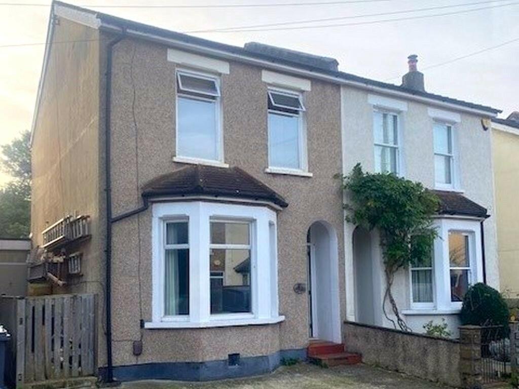 3 bedroom semidetached house for sale in Kemble Road, Croydon, London, CR0
