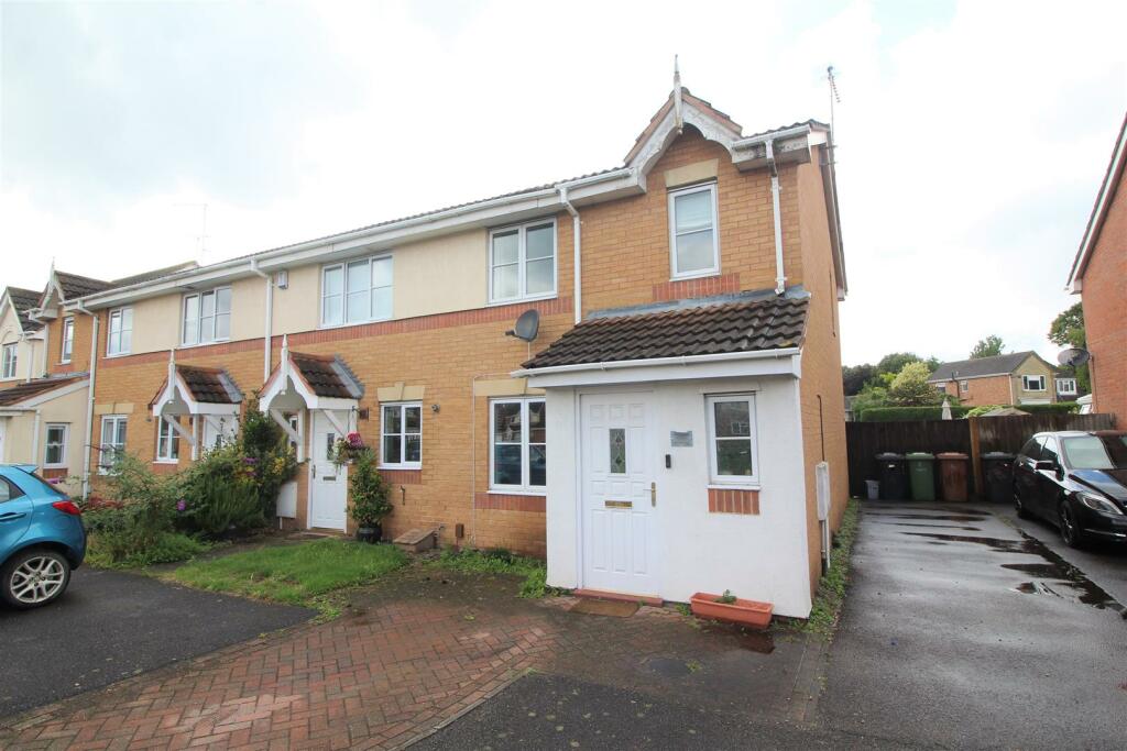 3 bedroom end of terrace house for sale in Swan Gardens, Peterborough, PE1