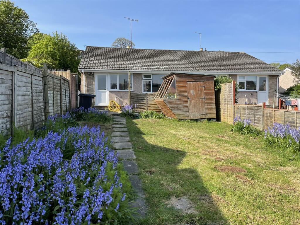2 bedroom semidetached bungalow for sale in Oldmixon Road, Weston