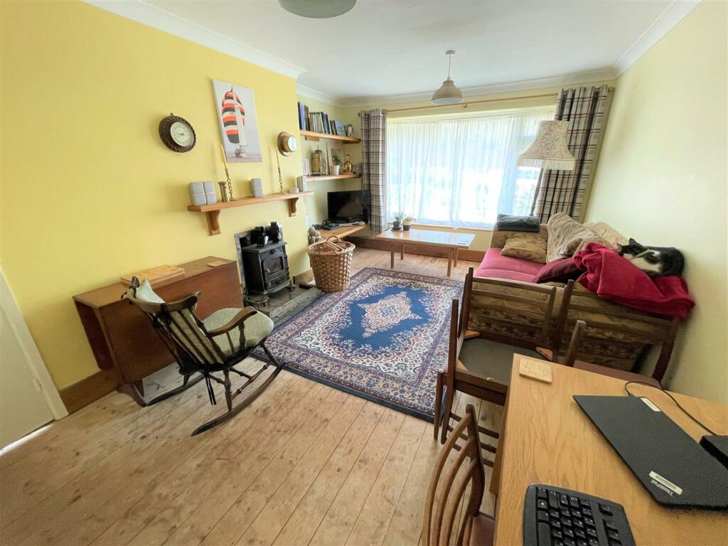 2 bedroom semidetached bungalow for sale in Oldmixon Road, Weston