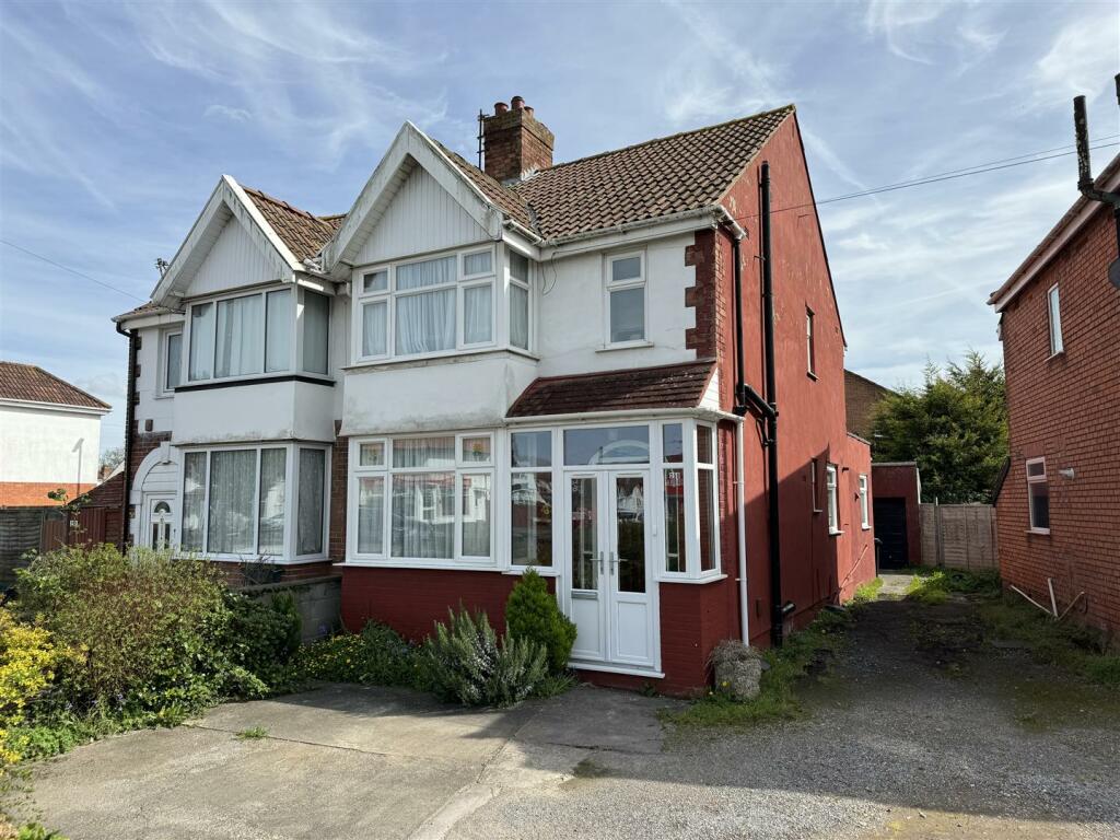 3 bedroom semidetached house for sale in Locking Road, Westonsuper