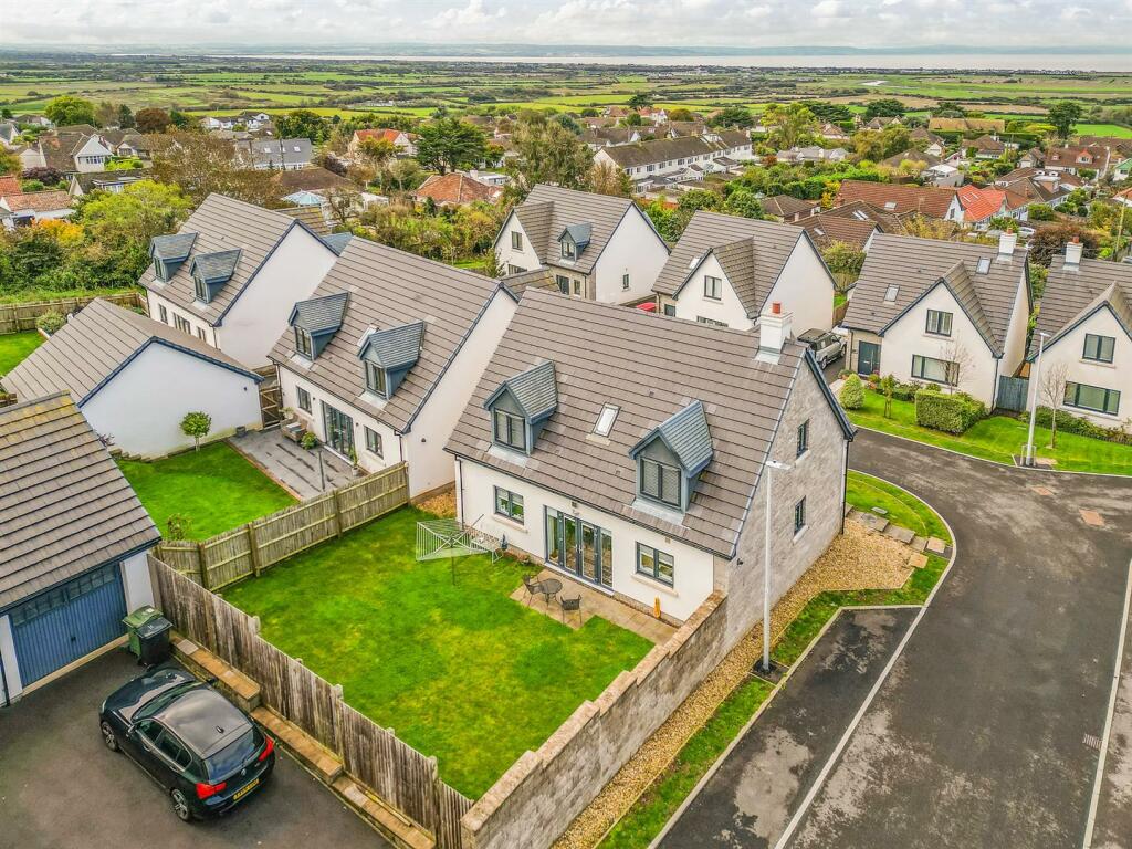 Additional property image - Wentwood Drive, Bleadon Hill - Stunning Home!
