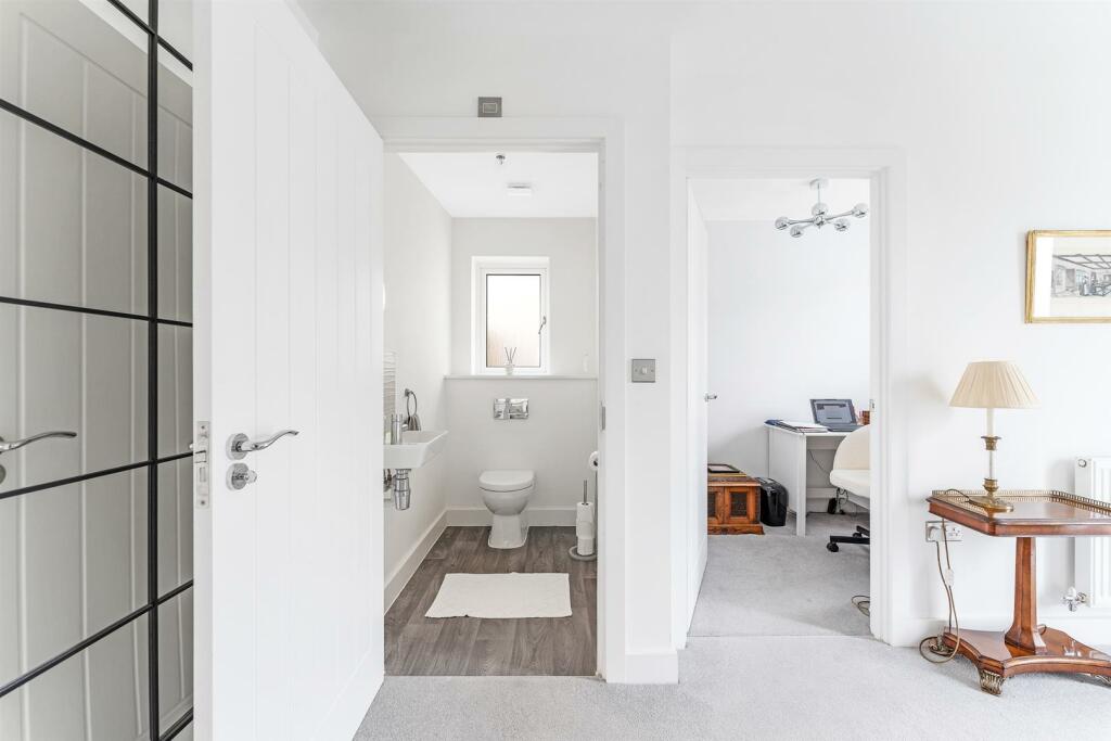 Additional property image - Wentwood Drive, Bleadon Hill - Stunning Home!