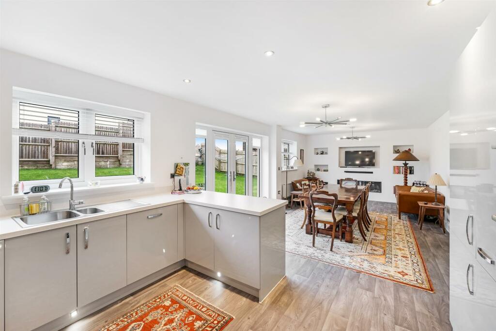 Additional property image - Wentwood Drive, Bleadon Hill - Stunning Home!