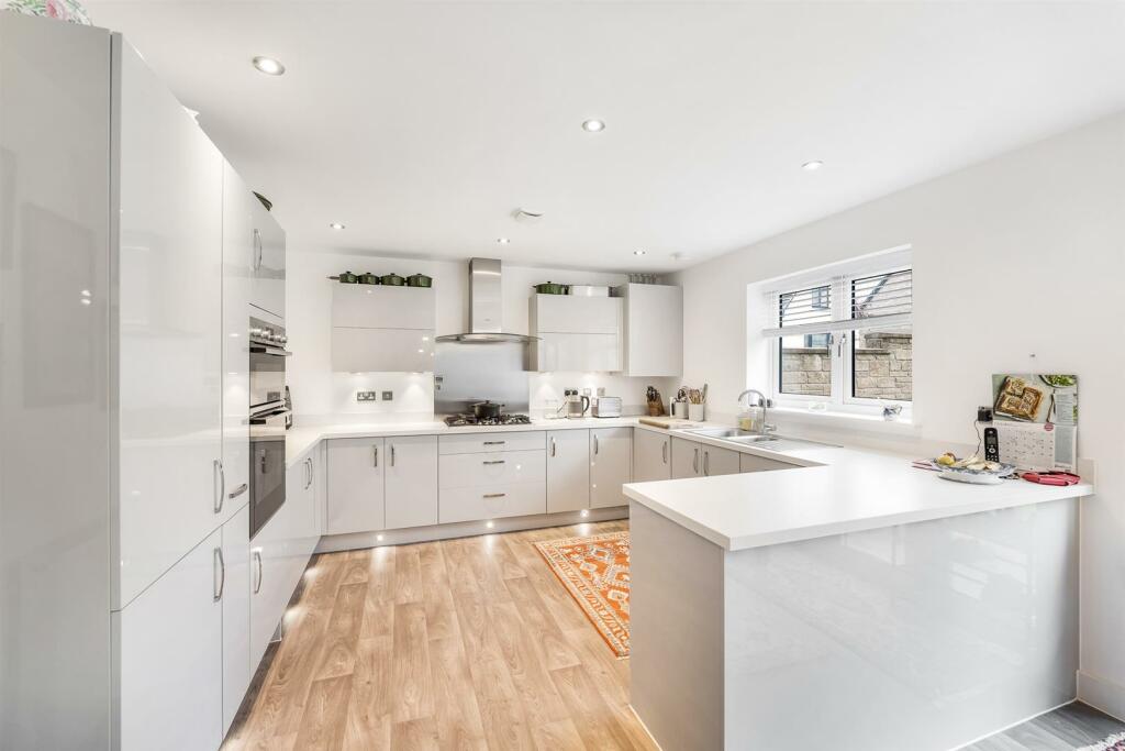 Additional property image - Wentwood Drive, Bleadon Hill - Stunning Home!