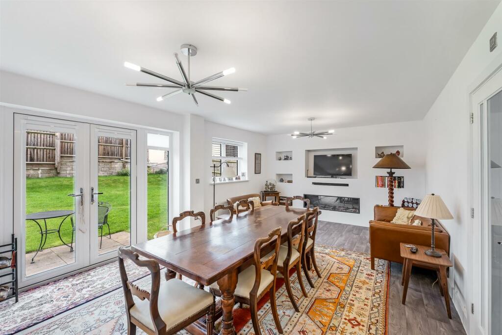 Additional property image - Wentwood Drive, Bleadon Hill - Stunning Home!