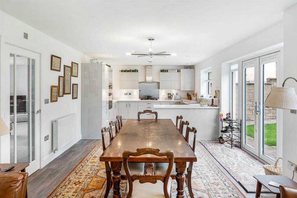 Additional property image - Wentwood Drive, Bleadon Hill - Stunning Home!