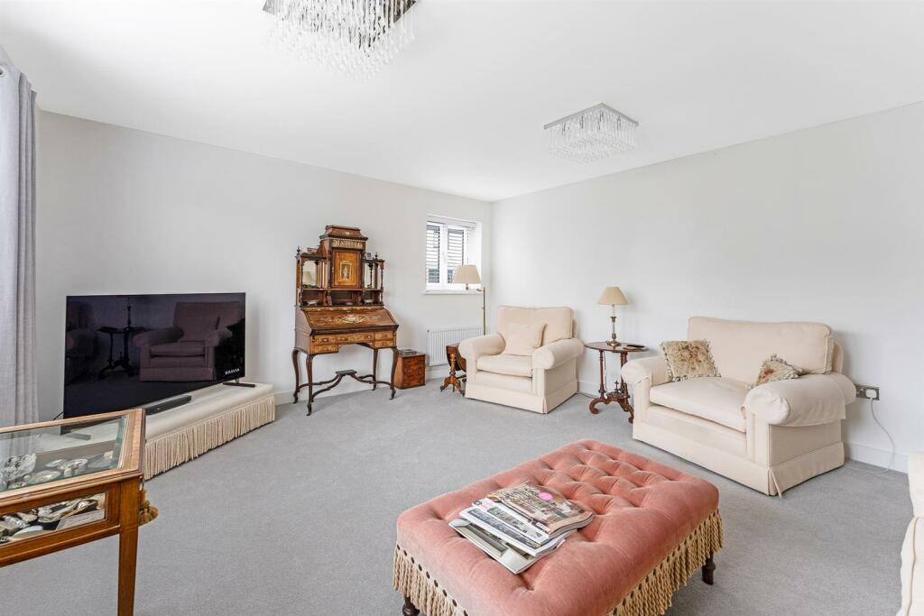 Additional property image - Wentwood Drive, Bleadon Hill - Stunning Home!