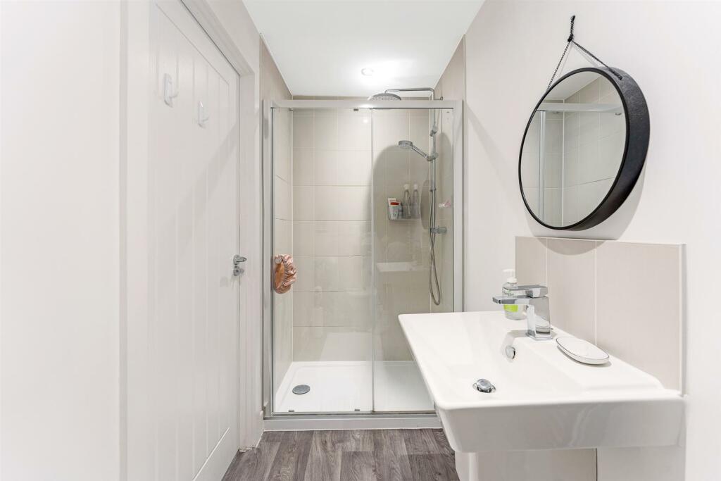 Additional property image - Wentwood Drive, Bleadon Hill - Stunning Home!
