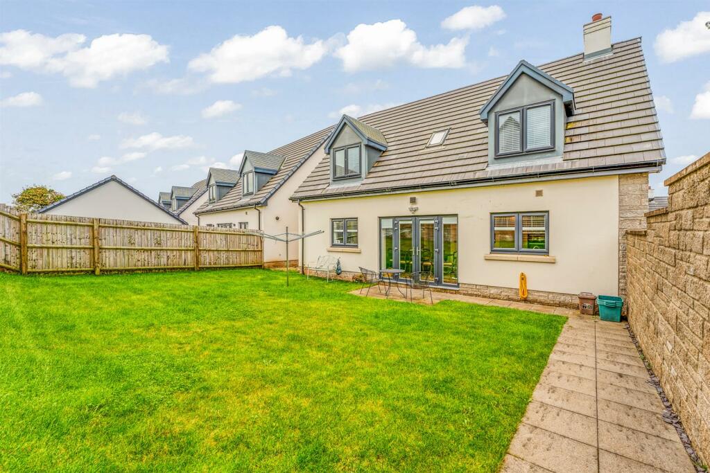 Additional property image - Wentwood Drive, Bleadon Hill - Stunning Home!