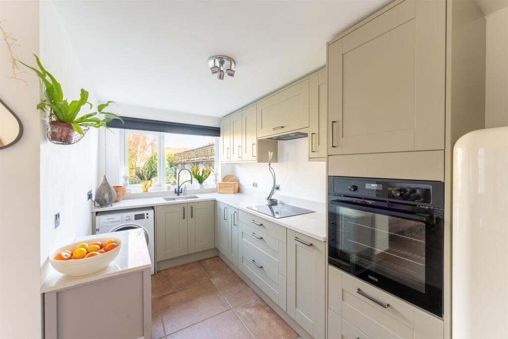 Additional property image - Pine Hill, Worle - Beautiful Bungalow