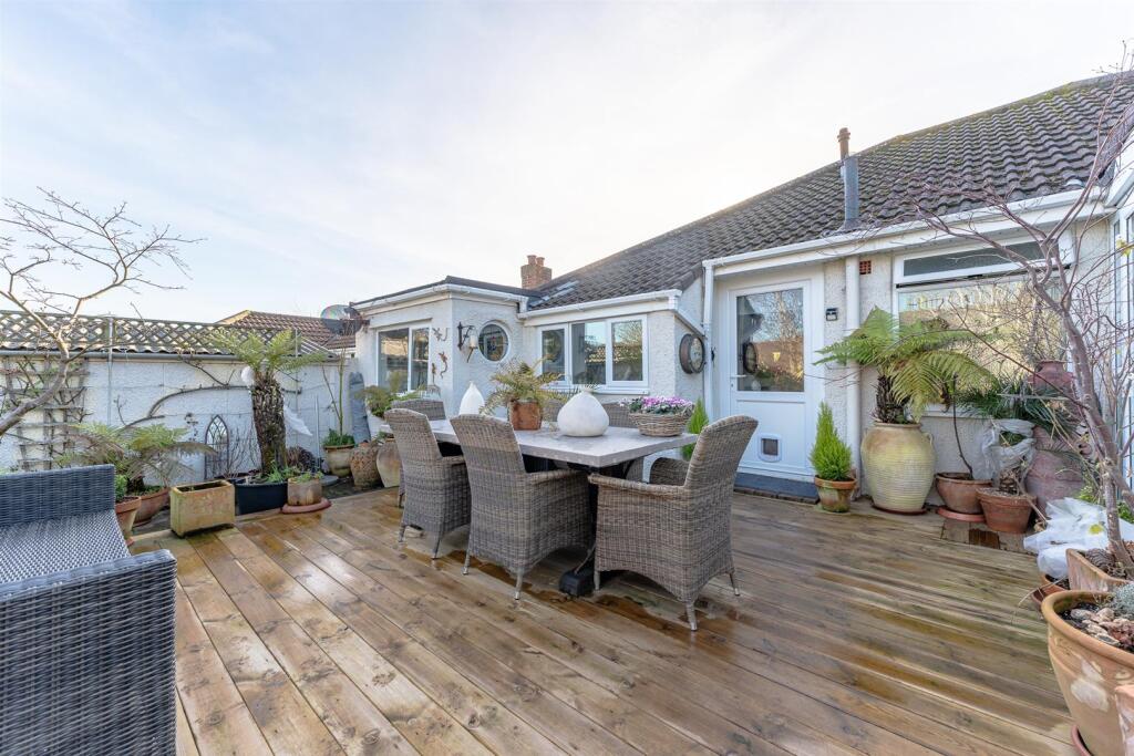 Additional property image - Pine Hill, Worle - Beautiful Bungalow