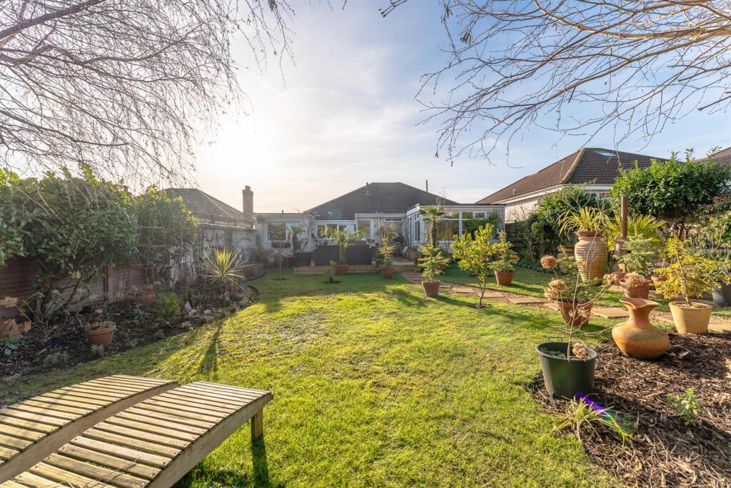 Additional property image - Pine Hill, Worle - Beautiful Bungalow