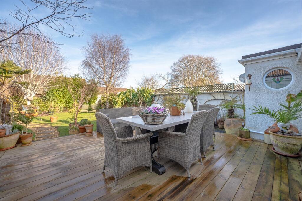 Additional property image - Pine Hill, Worle - Beautiful Bungalow