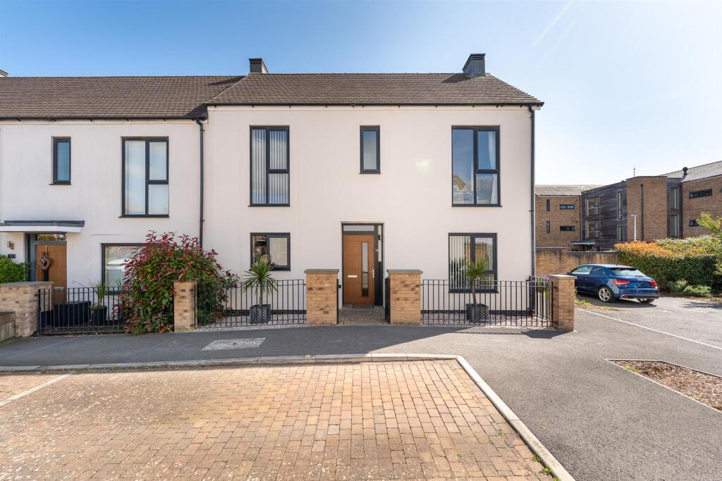 Main image of property: Garland Avenue, Locking Parklands - No Chain