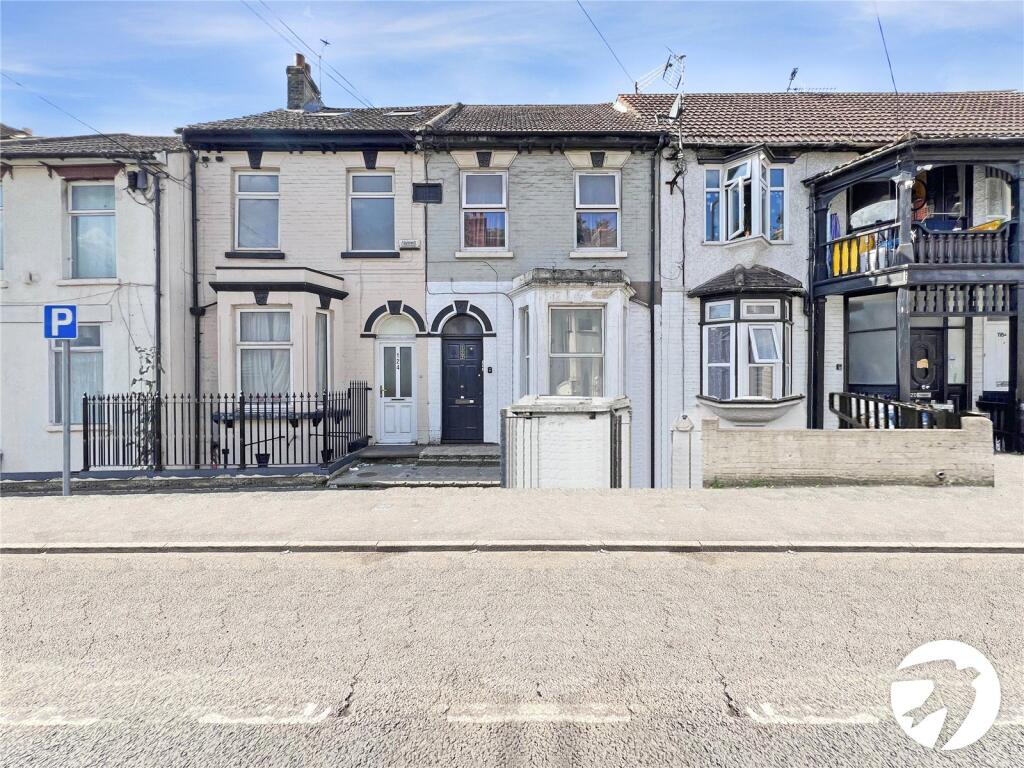 Main image of property: Luton Road, Chatham, Kent, ME4