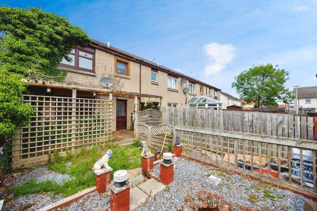 3 bedroom end of terrace house