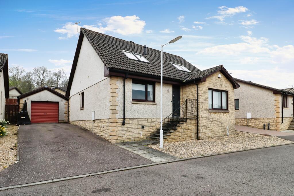 4 bedroom detached house for sale in Dunrobin Road, Kirkcaldy, KY2