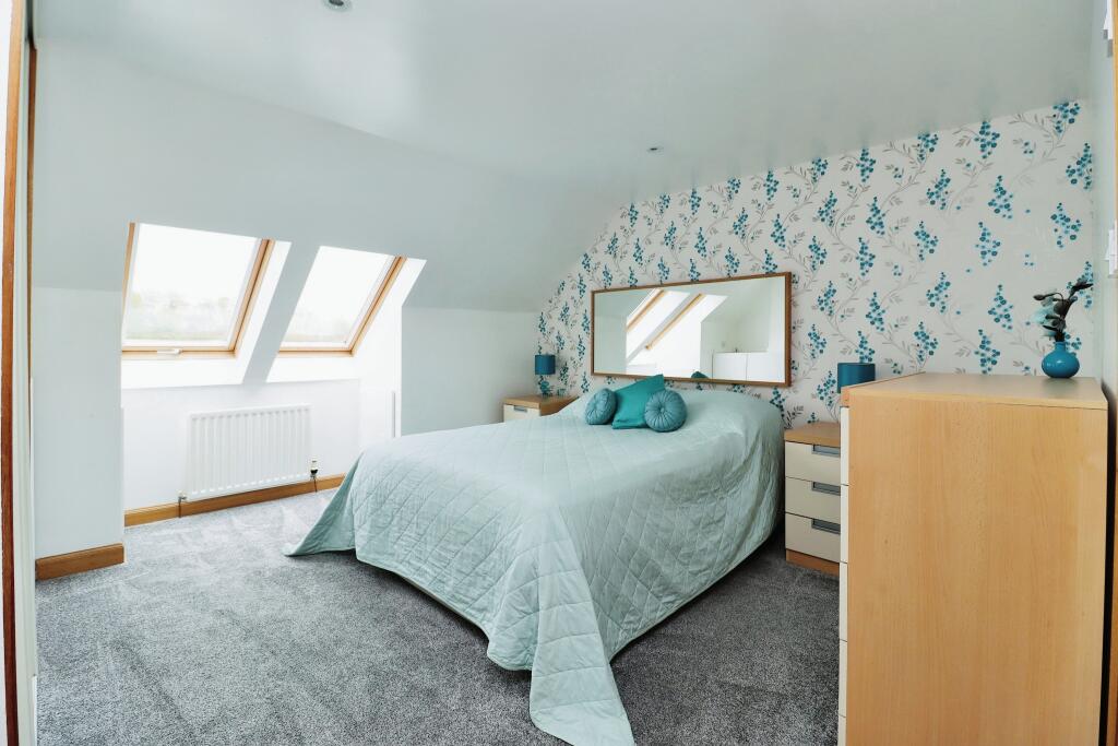 4 bedroom detached house for sale in Dunrobin Road, Kirkcaldy, KY2