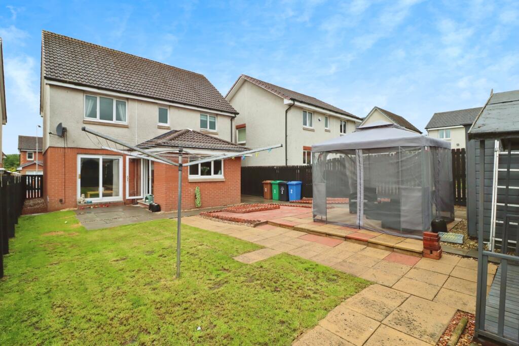 4 bedroom detached house for sale in Jamphlars Place, Cardenden