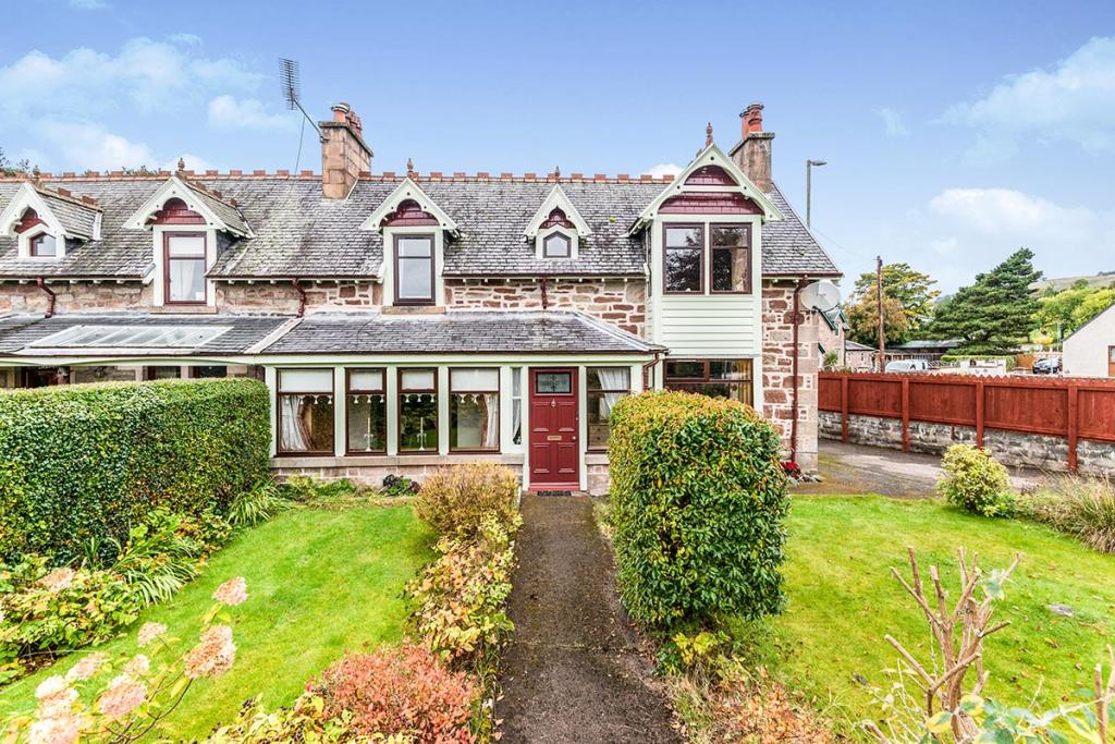 4 bedroom semidetached house for sale in Craig Road, Dingwall