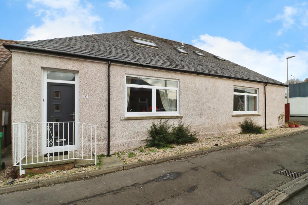 5 bedroom detached house for sale in Brands Row, Crossgates