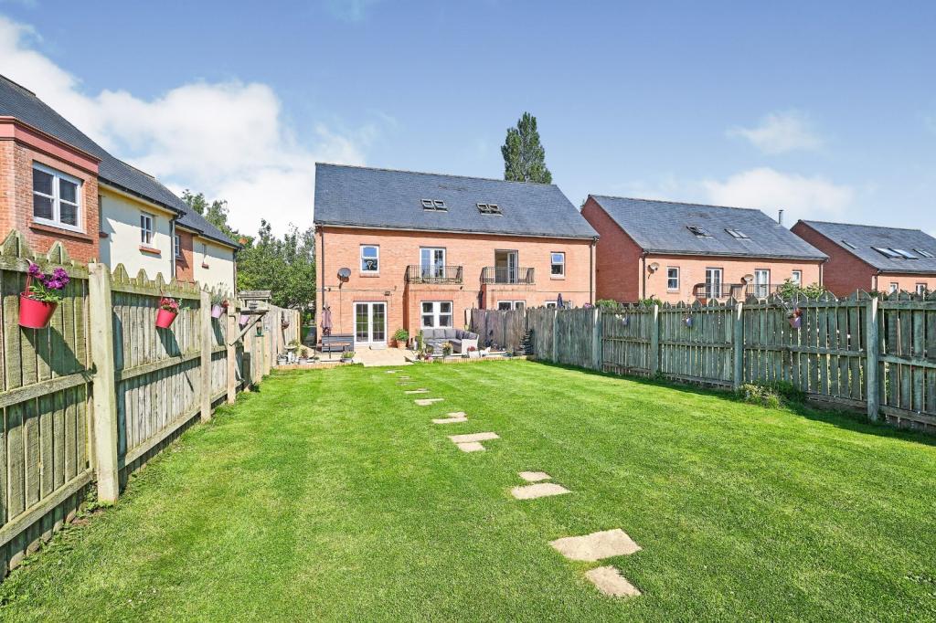 4 bedroom semidetached house for sale in Chapel Brow, Carlisle