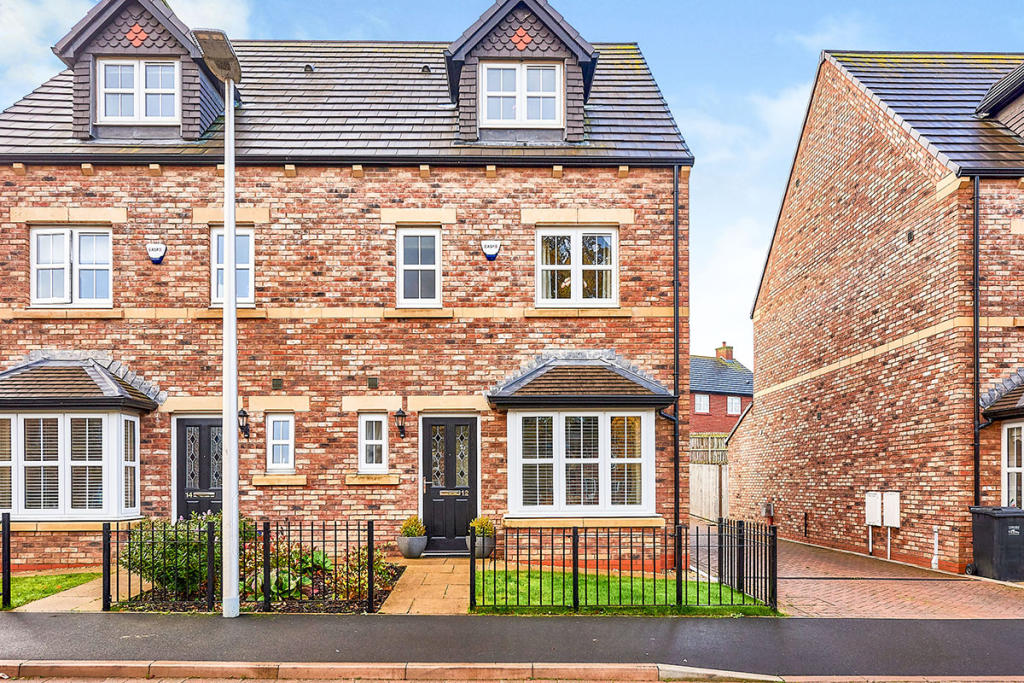 4 bedroom semidetached house for sale in Newbury Way, Carlisle