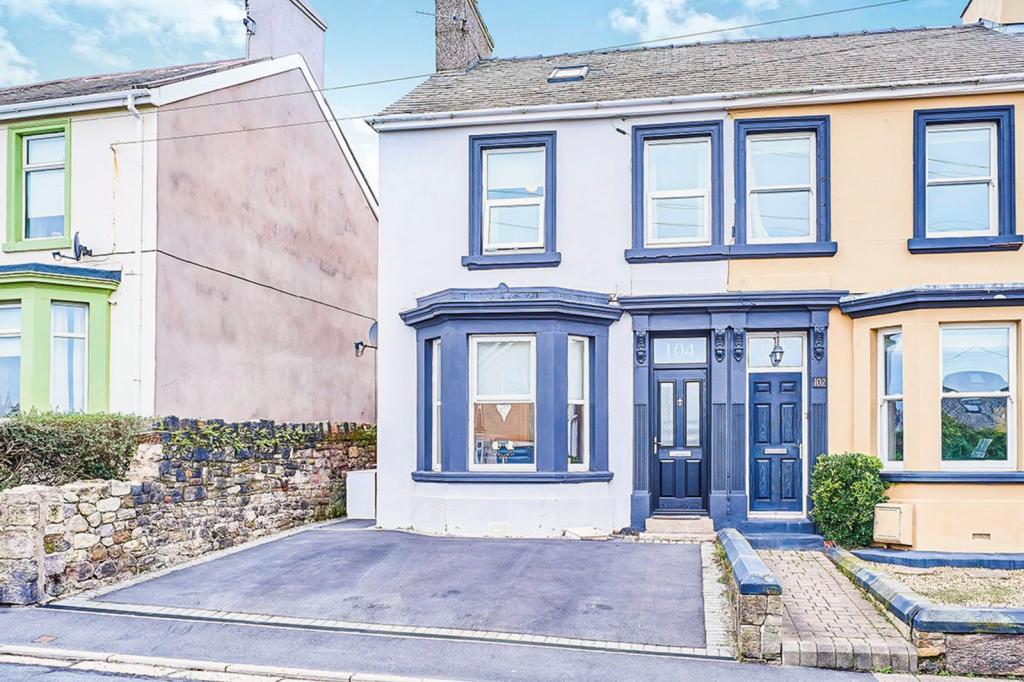 3 bedroom semidetached house for sale in High Road, Whitehaven