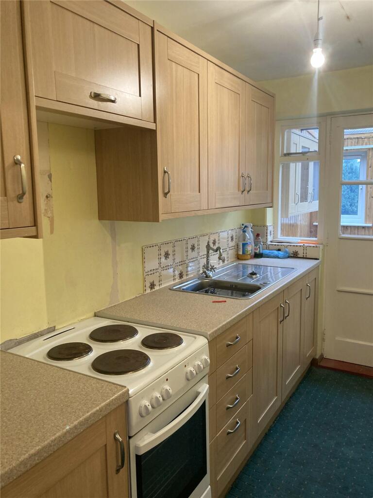 2 bedroom terraced house for sale in Sevenoaks Terrace, Cross Lane