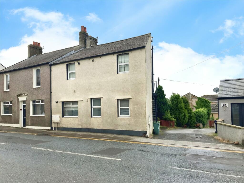 4 bedroom flat for sale in Queen Street, Aspatria, Wigton, Cumbria, CA7