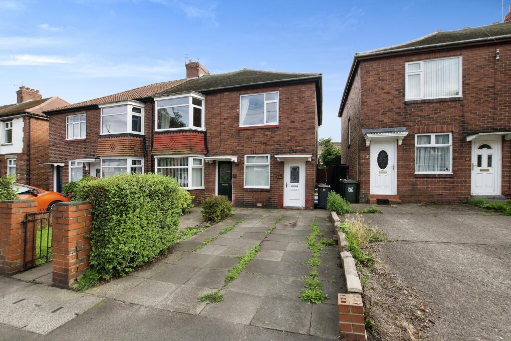 2 bedroom flat for sale in Queen Alexandra Road West, North Shields