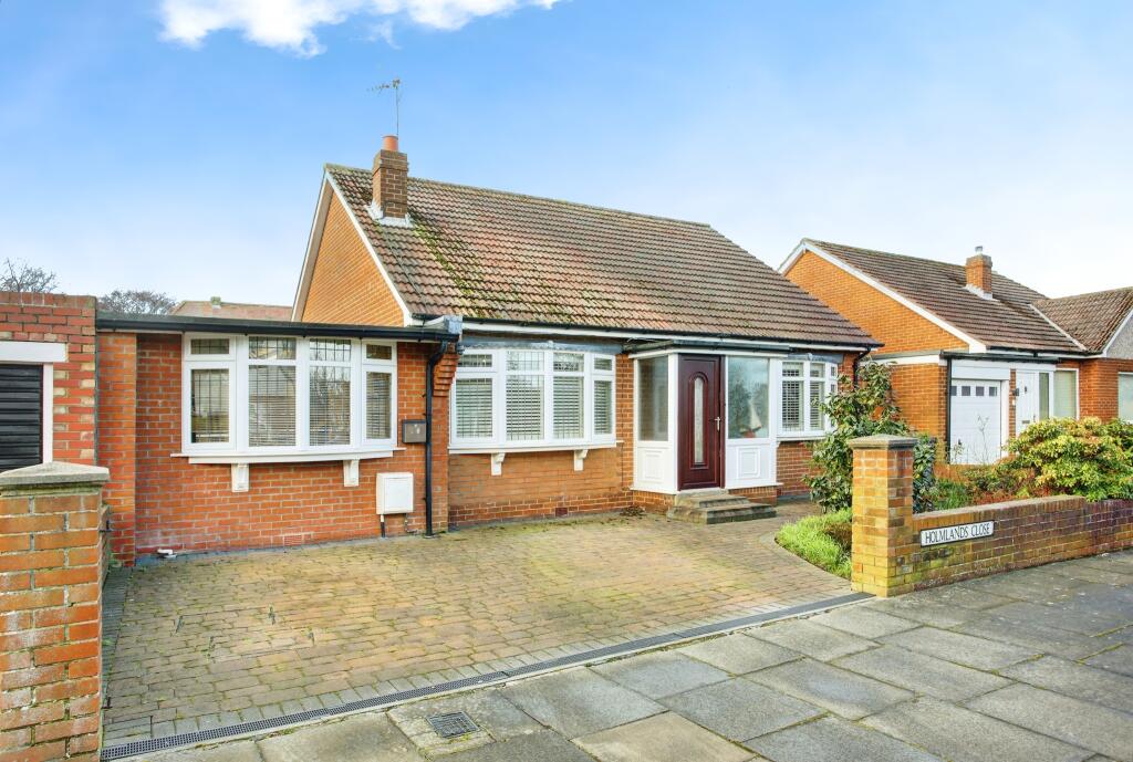 3 bedroom bungalow for sale in Holmlands Close, Whitley Bay, Tyne and