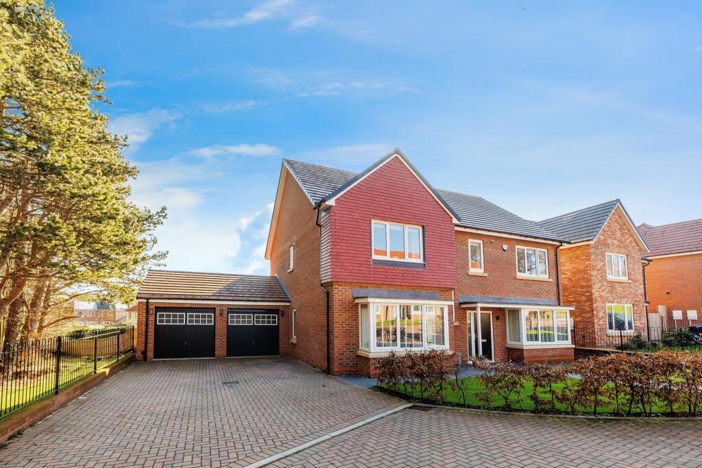 5 bedroom detached house for sale in Woodland View, Cottier Grange