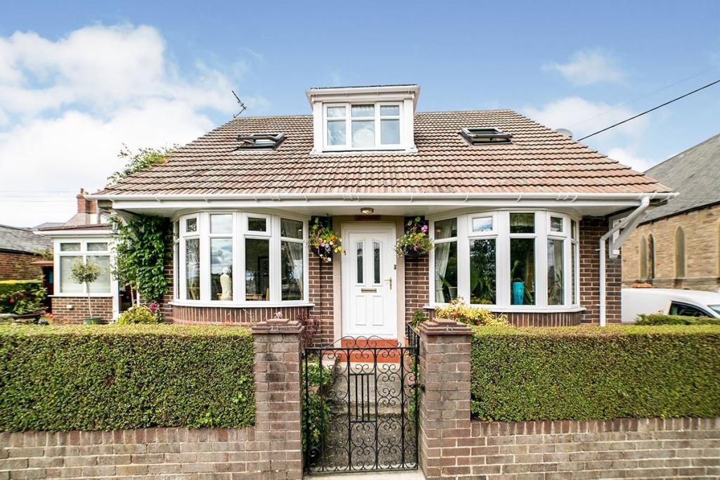 3 bedroom detached house for sale in South View, Crawcrook, Ryton, Tyne