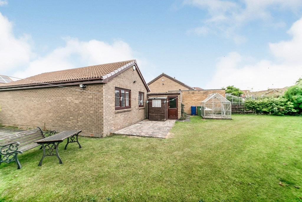 2 bedroom bungalow for sale in Turner Close, Ryton, Tyne and Wear, NE40