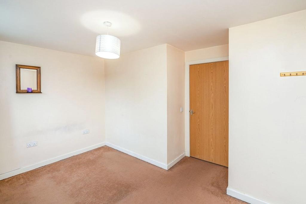 1 bedroom flat for sale in Giants Seat Grove, Swinton, Manchester