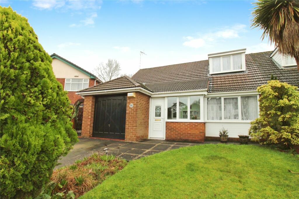 3 bedroom bungalow for sale in Merlewood Drive, Swinton, Manchester, Greater Manchester, M27